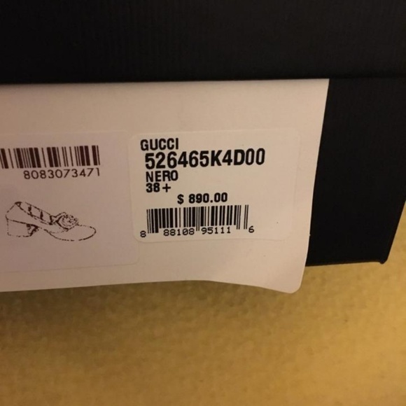 *SOLD* NIB Women's velvet Mid-Heel Pumps
Size 8.5 - Picture 5 of 8